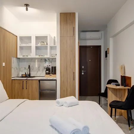 Apartment Rooftop Mini #1 -roof Deck-luggage Storage *